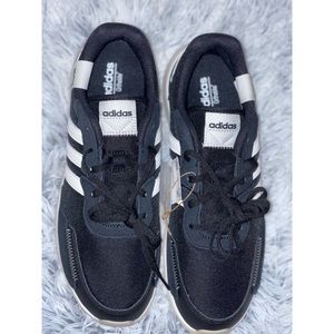 Brand new with tags Adidas Retrorun Women’s Sneaker